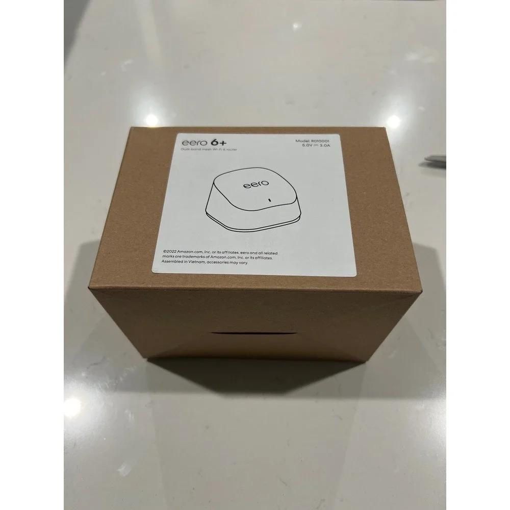 eero 6+ Dual-Band Mesh Wi-Fi 6 Router Model R010001 White New - Picture 1 of 2